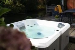 W'eau Skye Spa - 4 Persoons -KOKID Spa Winkel 4persoonsspa open 1